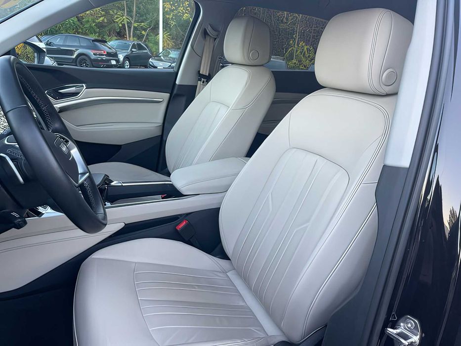 Audi e-tron      2023