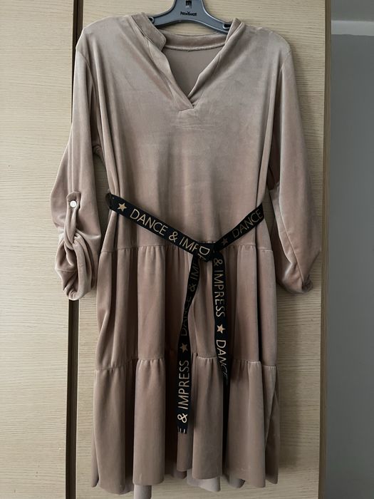 Piekna welurowa sukienka