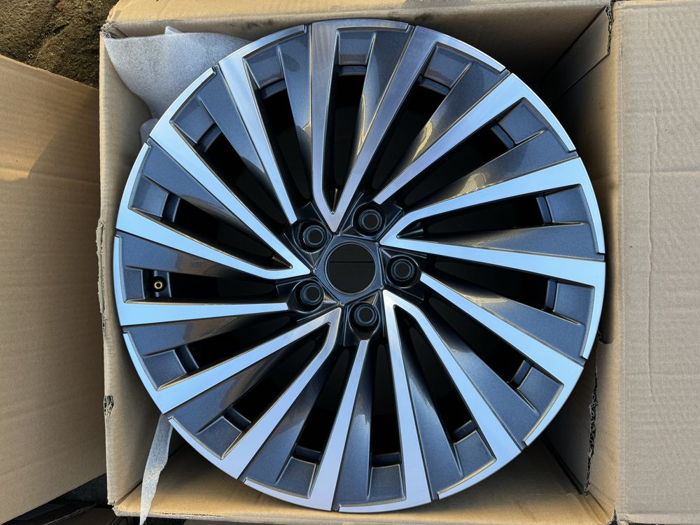 Felga 8,0x18 ET44 Skoda Superb IV 3P0 oryginał jak NOWA
