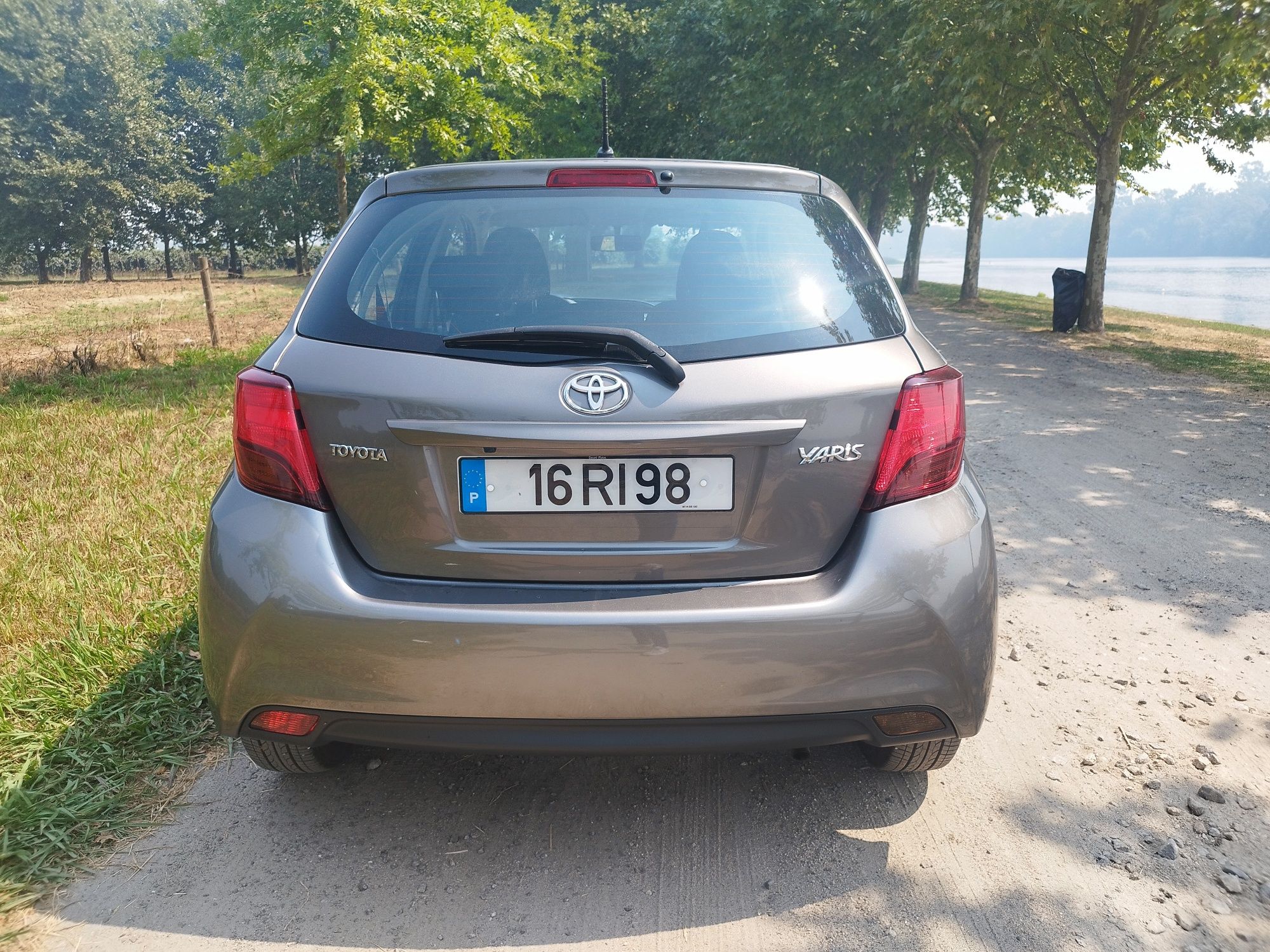 Toyota Yaris 1.0 gasolina 65000km 2016