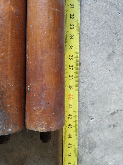 Стол .Ножки деревянные