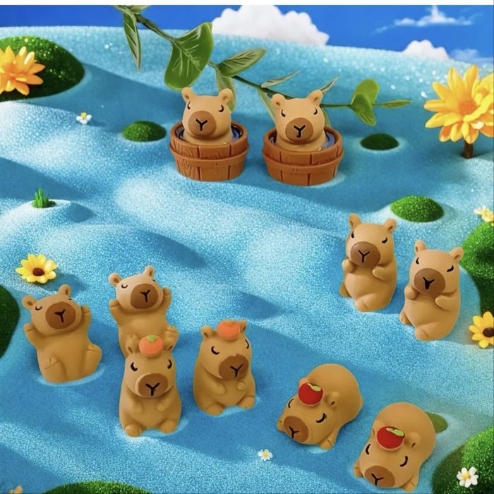 Капібара в асортименті: підвіси на телефон, фігурки адвент календаря