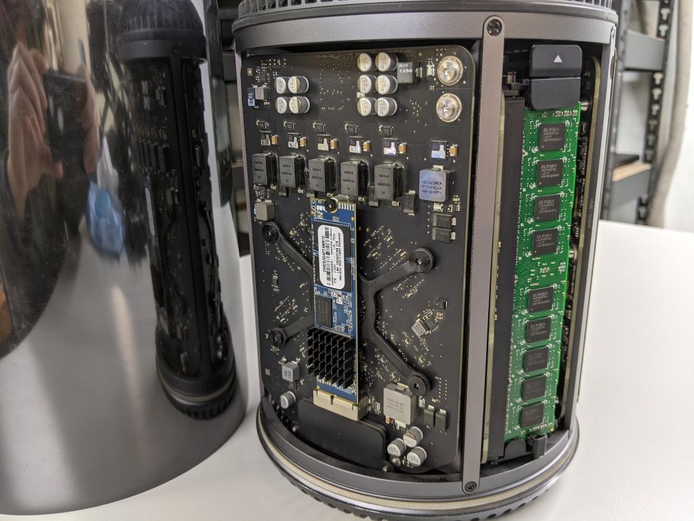Копютер Apple Mac Pro intel Xeon E5 32Gb/1Tb