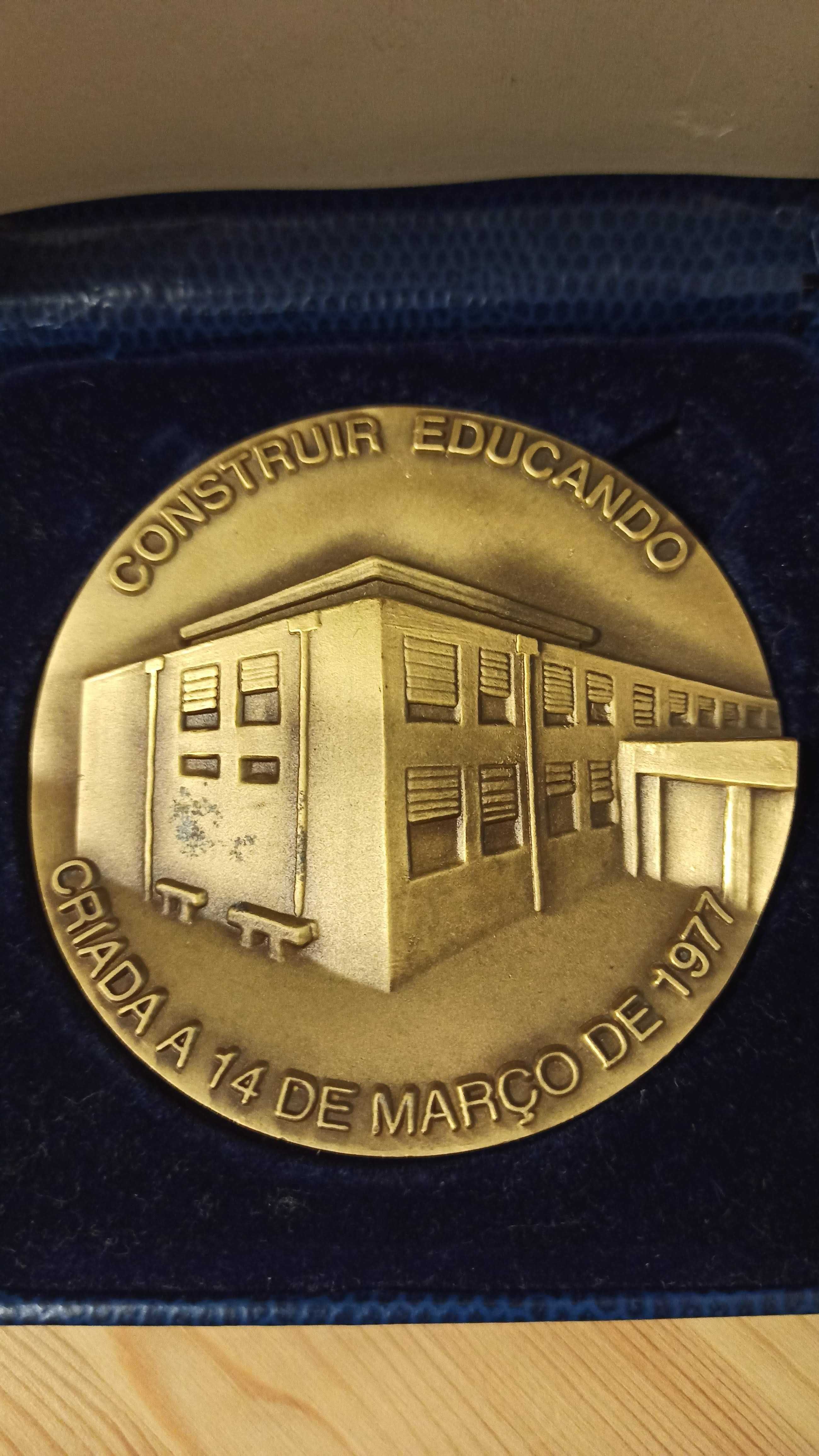 Medalha Comemorativa Escola Secundária de Santa Comba Dão  (1977)