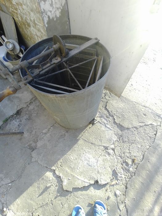 Продам медогонку в гарному стані