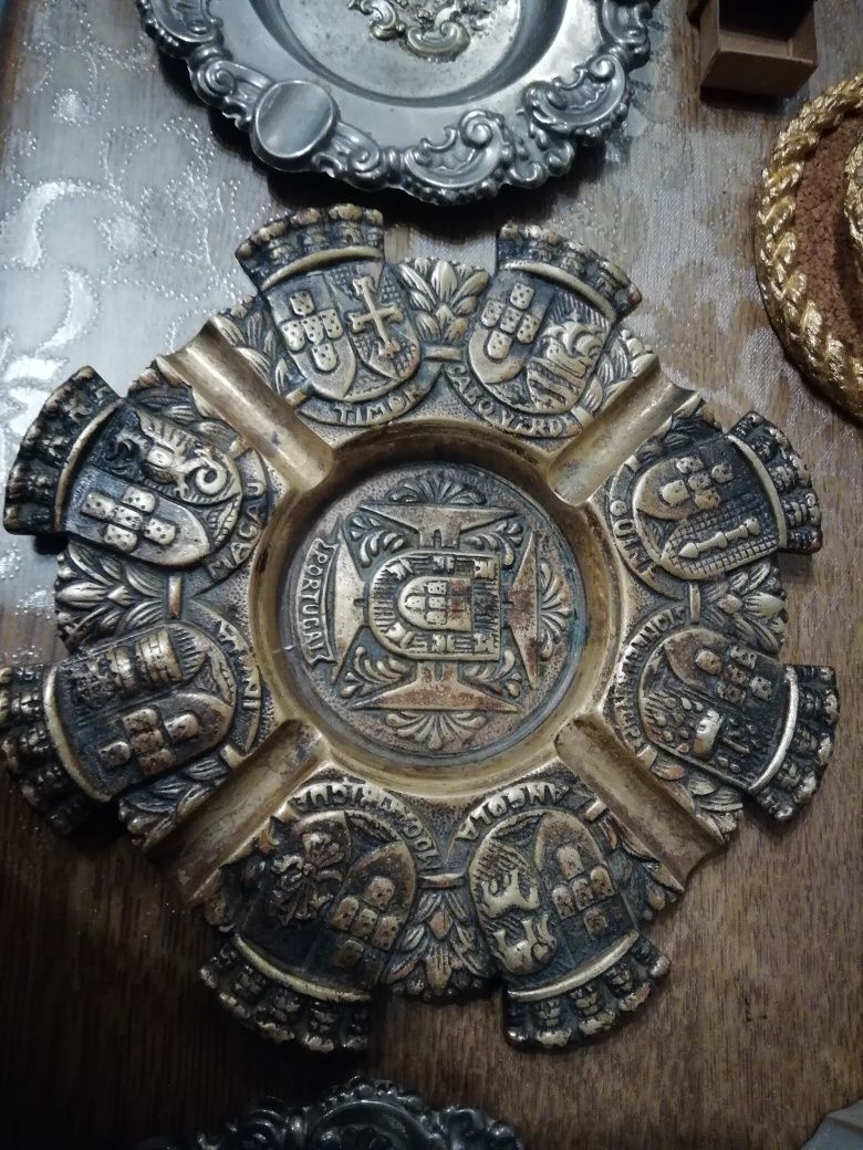 Colecção Antiga Cinzeiros 3 Cachimbos Mais 60 PEÇAS
