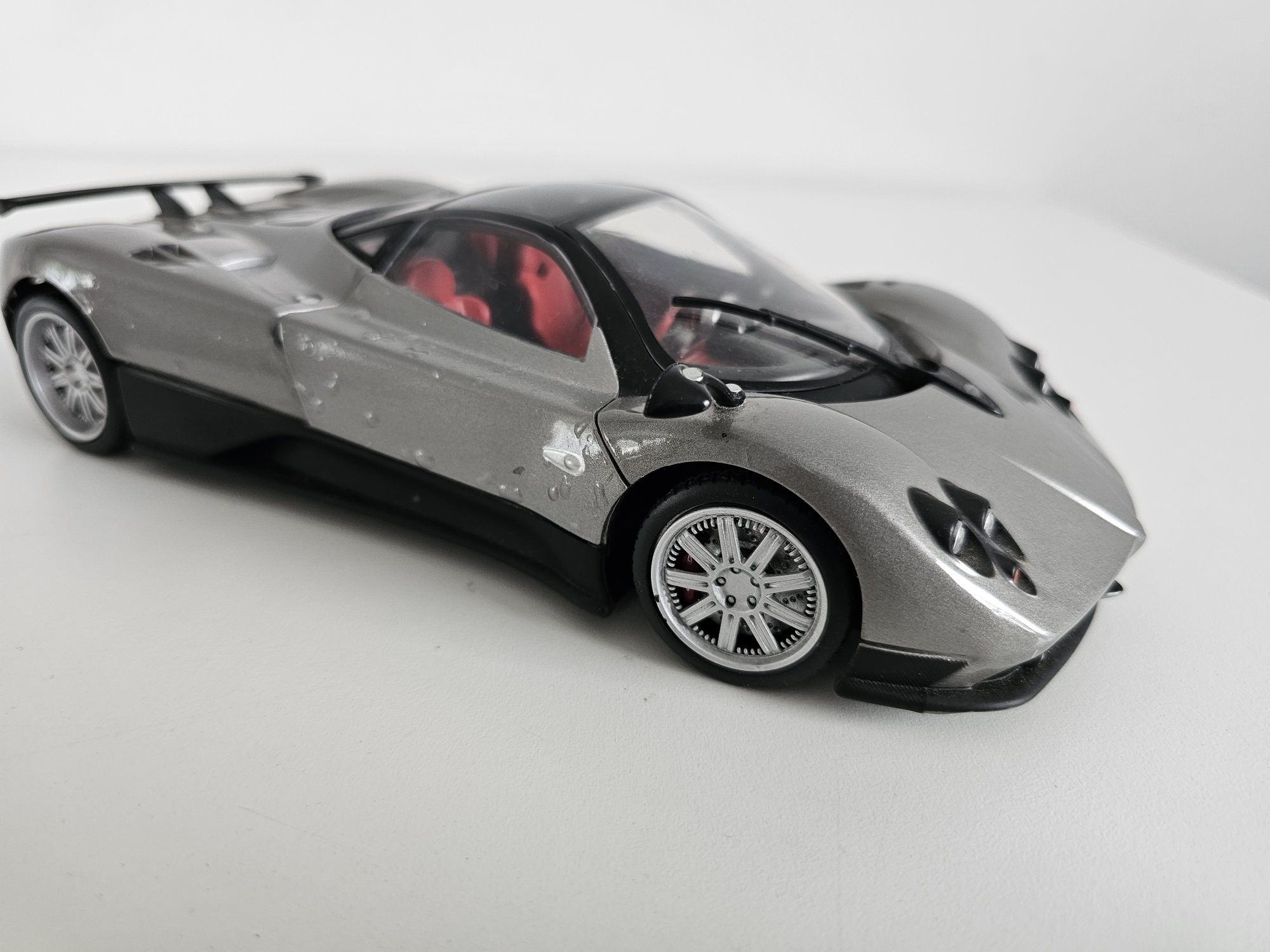 Pagani Zonda F-2005 silver Almost Real 1:18