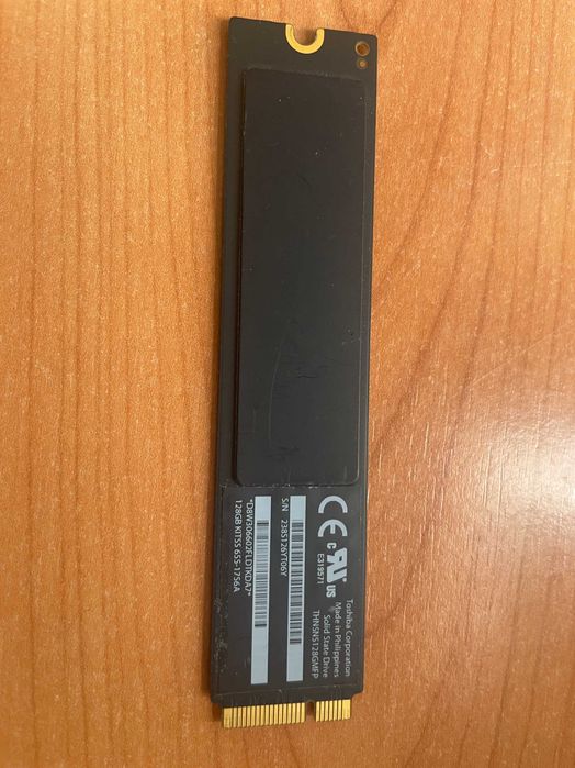 SSD da Toshiba, modelo THNSNS128GMFP, com 128 GB de capacidade