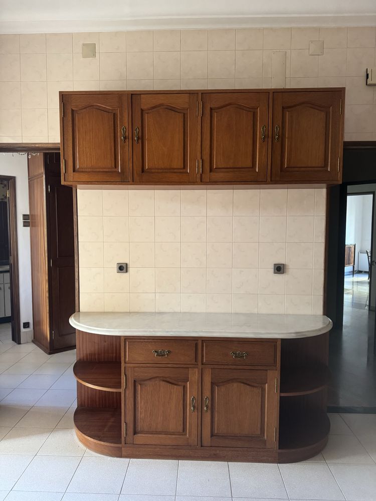 Cozinha em madeira maciça