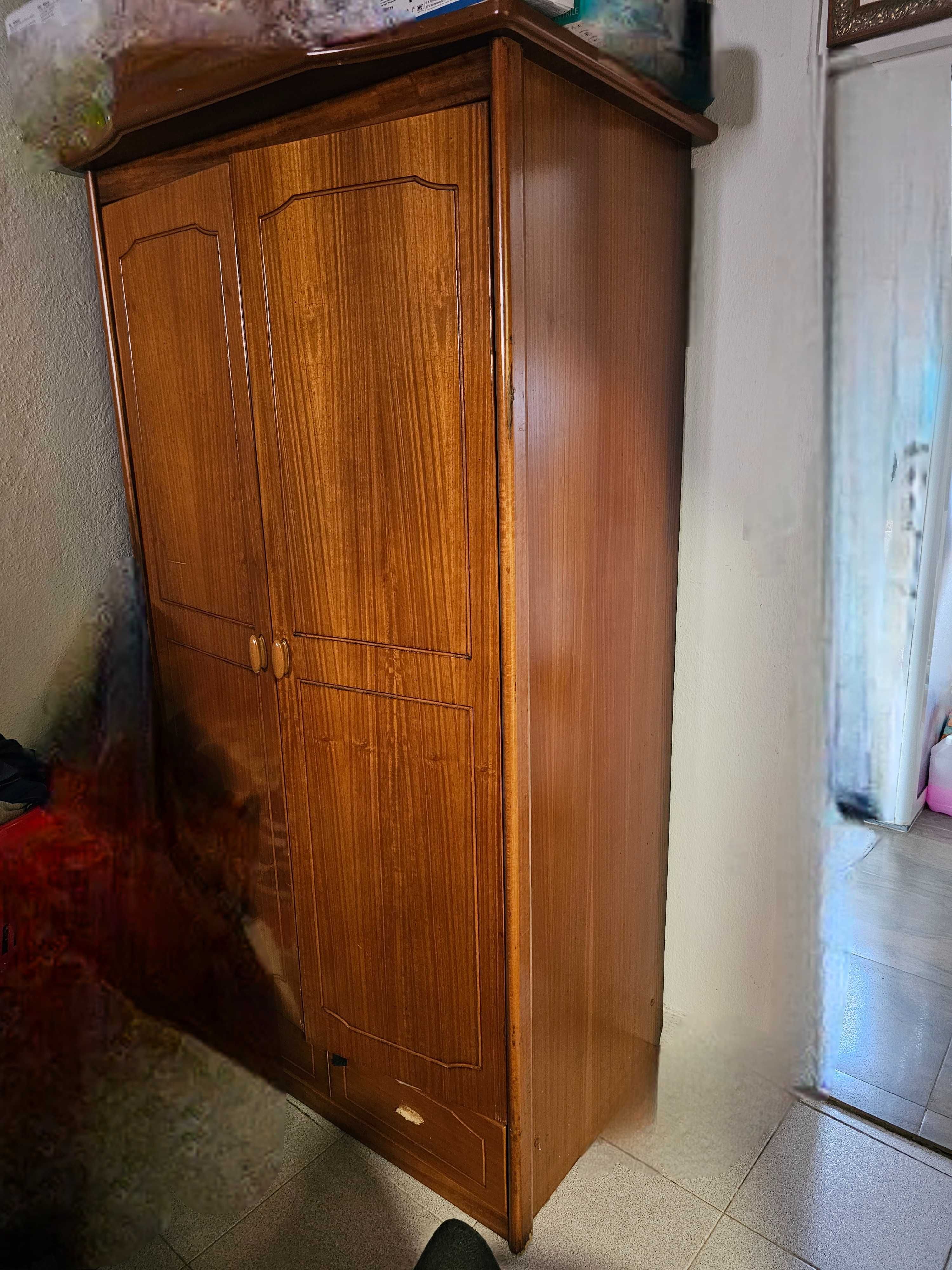 Cama com gavetão e  roupeiro