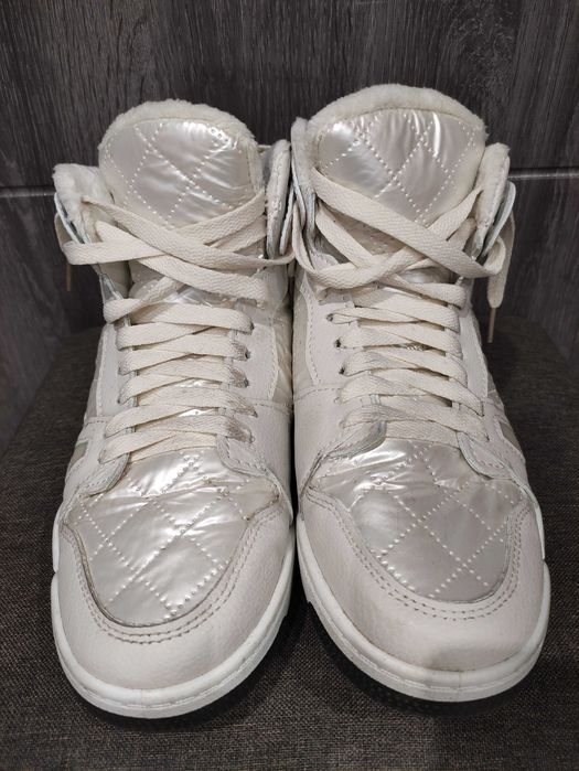 Классные теплые зимние кроссовки хайтопы дутыши 26 см