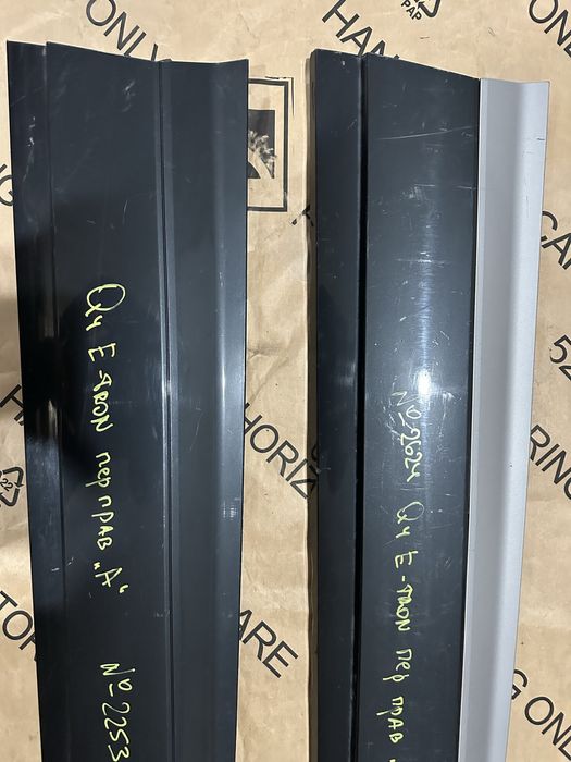 Накладка молдінг дверей Audi Q4 e-tron передня права