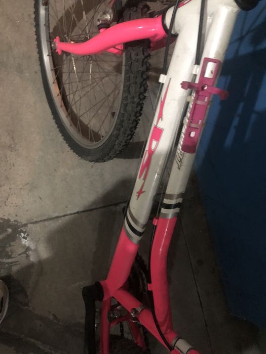 Bicicleta rosa  em bom estado