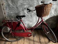 Stylowy rower miejski Batavus Old Dutch – koszyk, błotniki