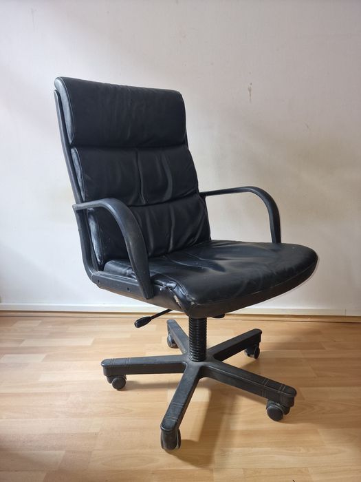 Duży Fotel prezesa czarny skórzany szeroki wygodny