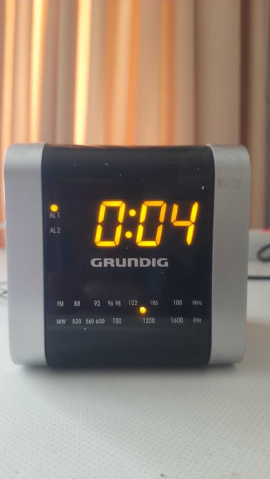 Радiо-годинник Grundig sonoclock 560