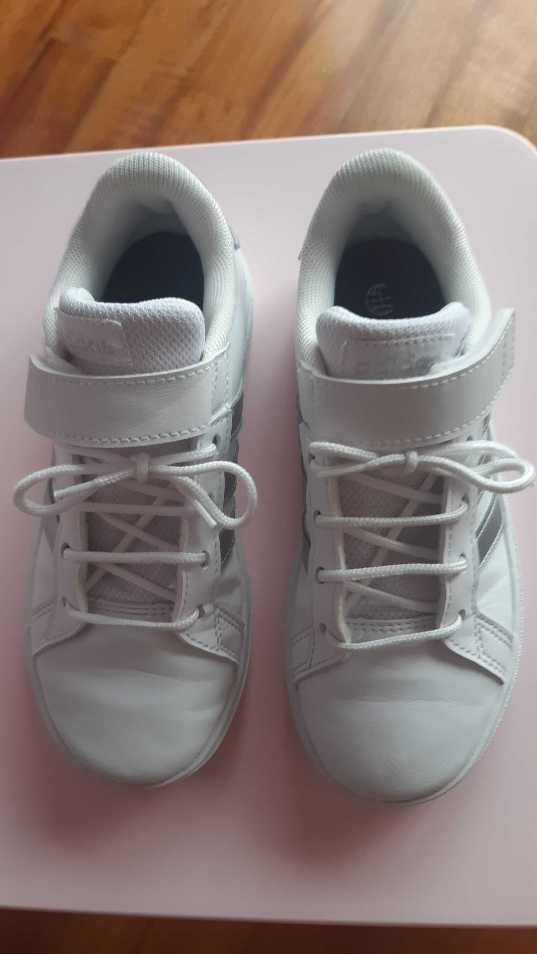 Sapatilhas menina Adidas tamanho 29