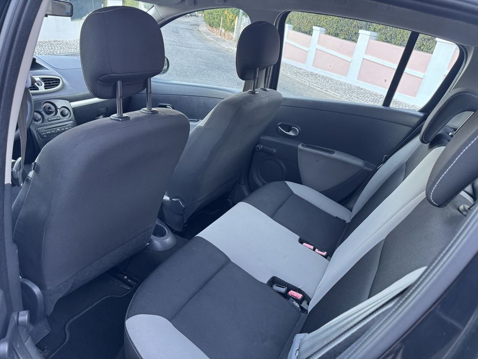 RENAULT CLIO 1.2 GASOLINA  NACIONAL ANO 2012 AR CONDICIONADO