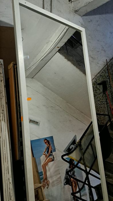 Ogromne wysokie lustro