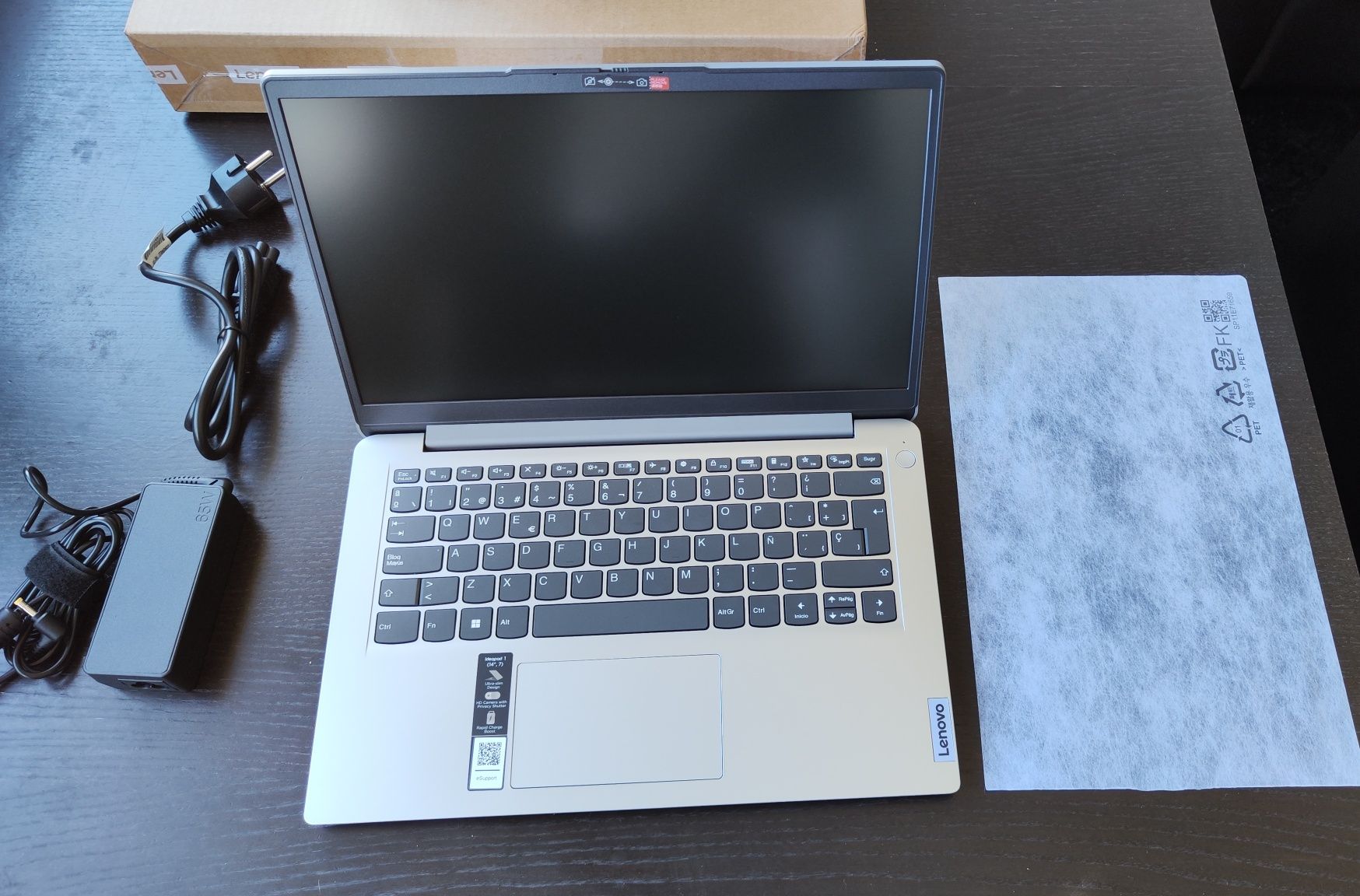 Portátil Lenovo IdeaPad 1 Gen 7 de 14", 256GB SSD, AMD 3020e - NOVO