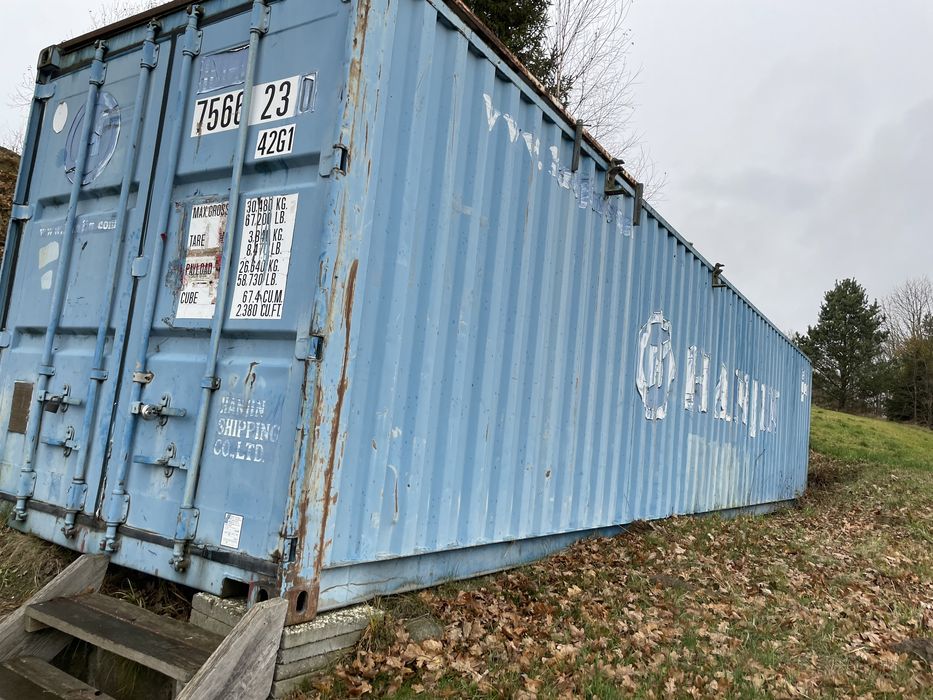 Kontener morski 40 ft z regałami na sprzedaż