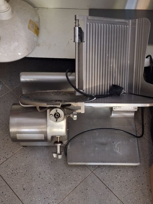 Automatyczna krajalnica do wedlin Maga S612p