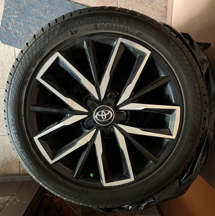 Koła toyota Alufelgi  17x77/2j ET49 opony zimowe 225/45 r17