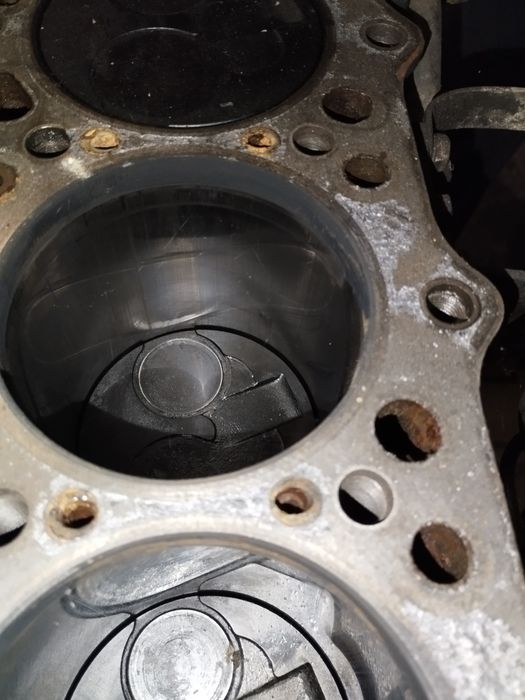 Продам блок двигуна Mitsubishi 4M40 2.8