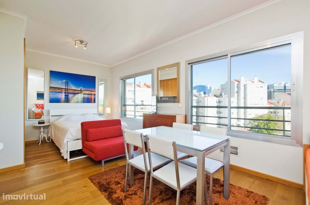 Apartamento T0 | Arrendamento | Mobilado e equipado | Elevador | Parq