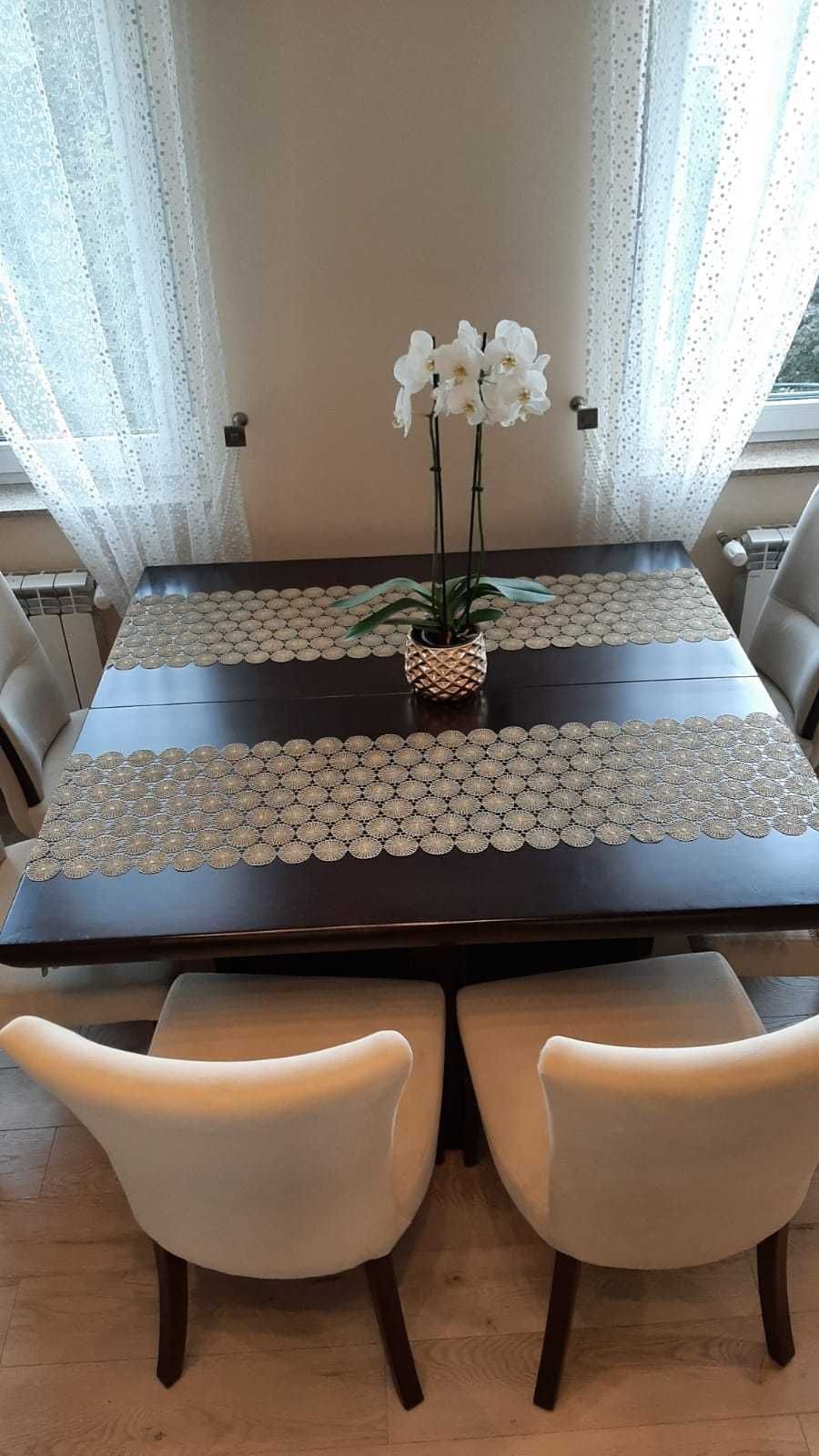 Stół dębowy z krzesłami