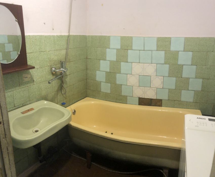 Здається кімната для однієї дівчини