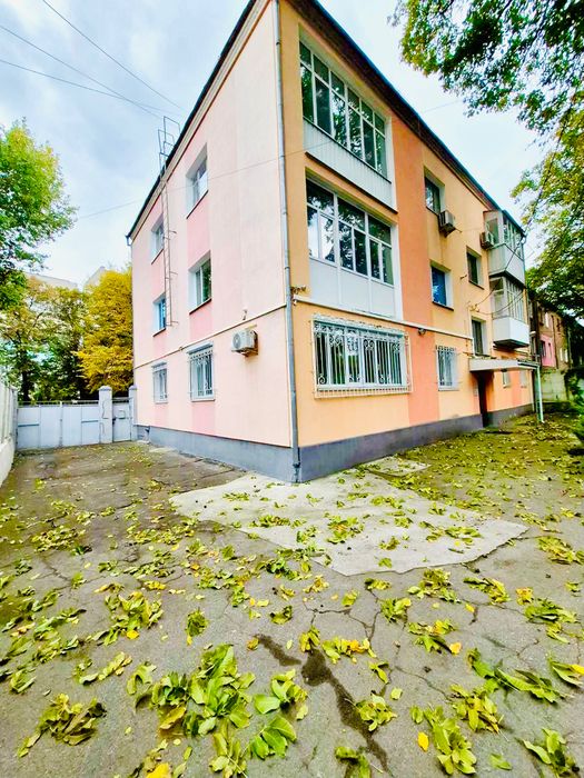 Продам елітну трикімнатну квартиру в центрі міста - 100 м².