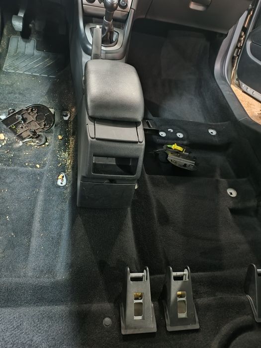 Поліровка Авто Хімчистка поліровка фар Перетяжка потолка стоєок карт !