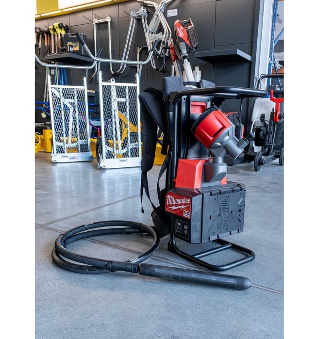 Wibrator plecakowy MILWAUKEE MXF CVBPKIT-602 do betonu