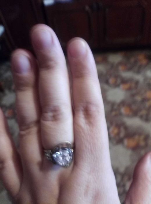 Продам серебряное кольцо