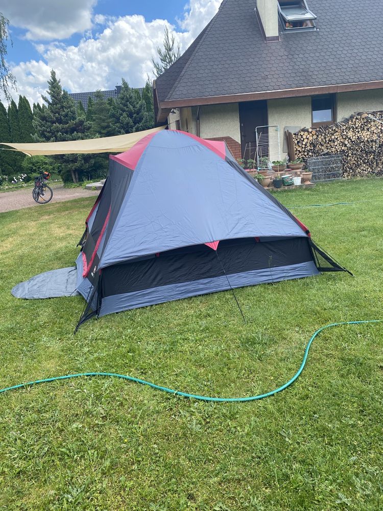 Używany namiot 4-osobowy firmy,,Swissgear,, dwupokojowy