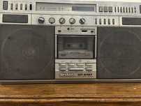 Sharp GF-9797 radio dos anos 80 Boom Box