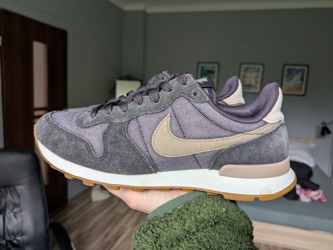 Nike Internationalist
