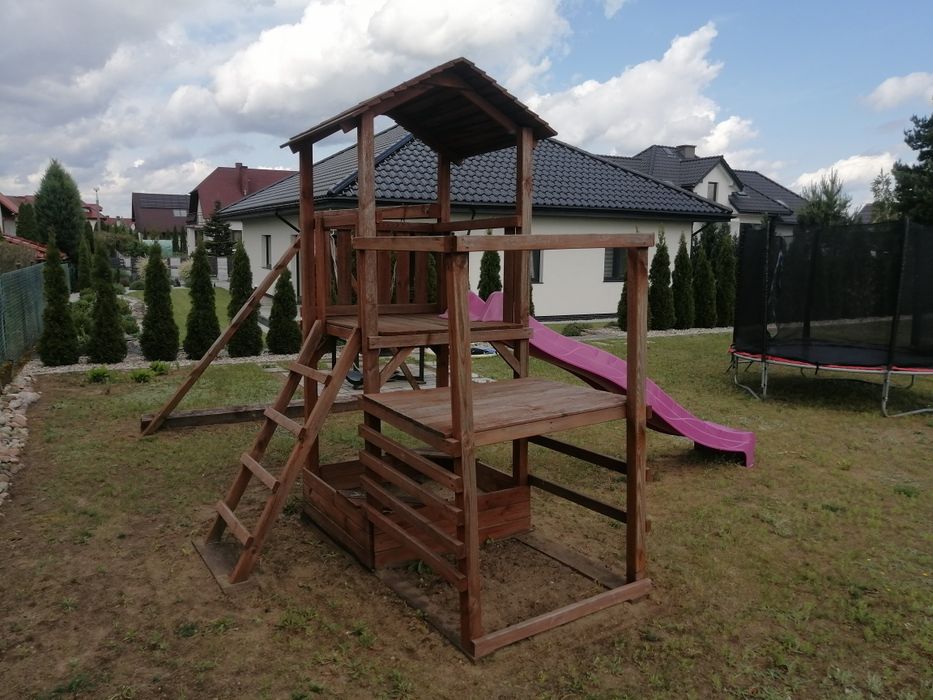Duży  solidny. domek dla dzieci ze zjeżdżalnią i bujaczką, cena 700zł