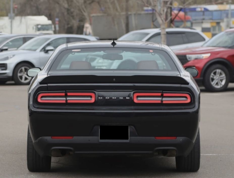 Отражатель  задний левый правый габарит Dodge Challenger 15-23