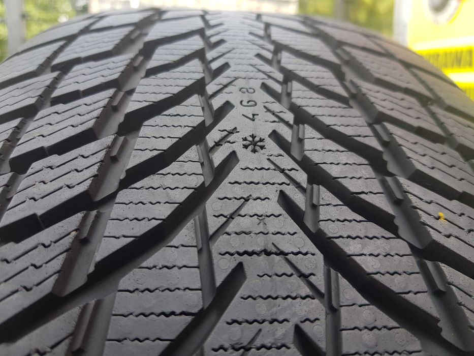 Opony zimowe 225/50R18  Nokian  Toyota CHR