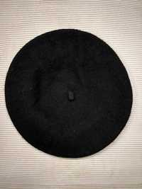 Czarny beret Promod