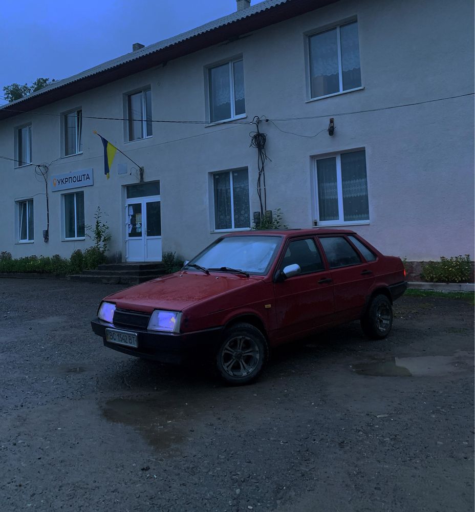 Ваз 21099 в бойовому ідеальному стані