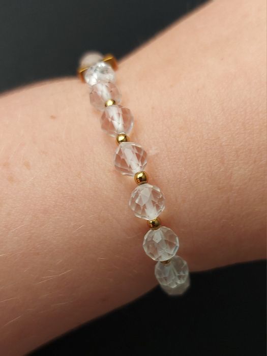 Bransoletka różaniec z kamieni kryształ górski hematyt krzyżyk złoty