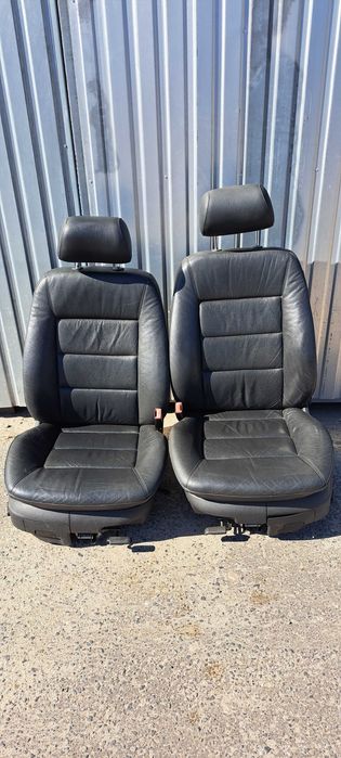 Fotele kanapa czarna skóra Audi A6 C5 Kombi grzane kpl