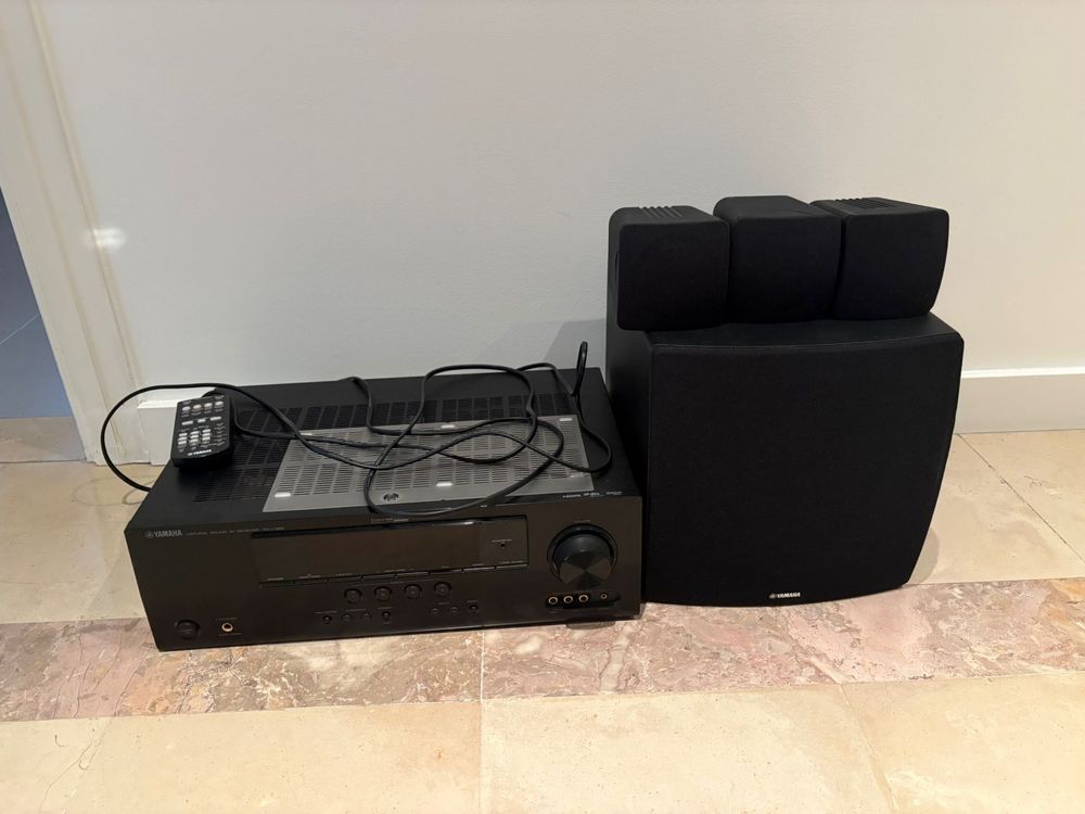 Sistema Home Cinema - Amplificador de som, subwoofer e colunas YAMAHA
