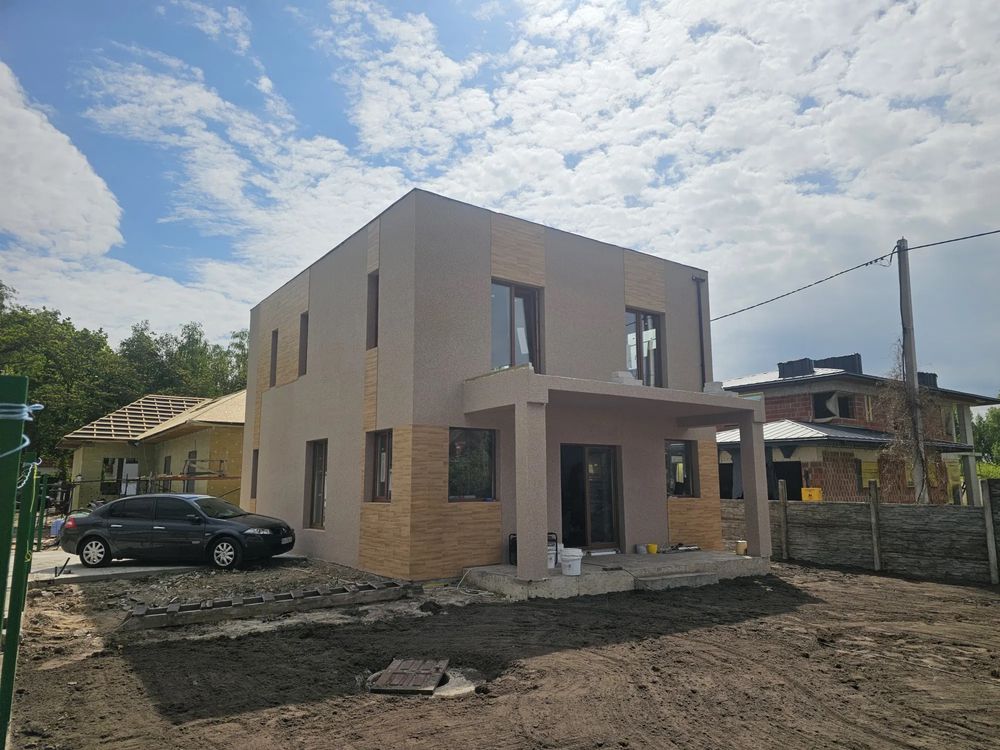 Продаж двох будинків в Козин, біля козинки