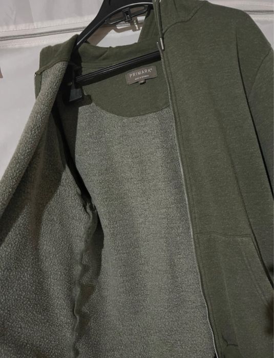 Zip-Up Verde + acessorio streetwear (bola de bilhar)