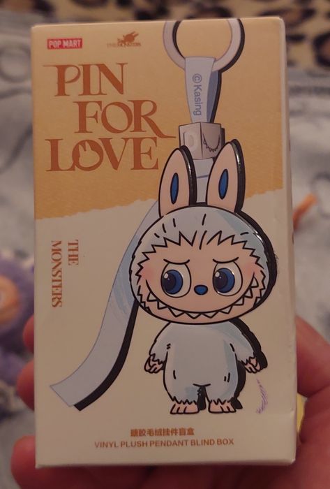 Oryginalna Labubu Pin for Love ? mała fioletowa Pop Mart tanio