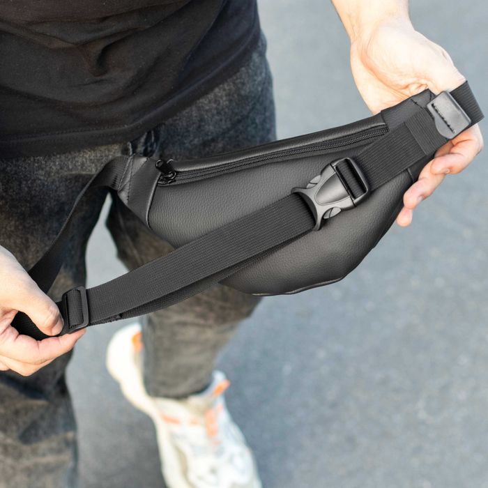 Стильная сумка через плечо бананка из еко кожи черная на 4 отдления